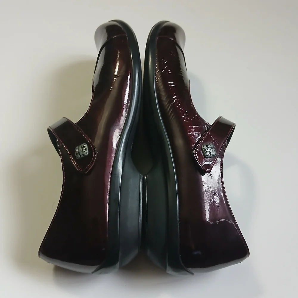 Dansko Women's Mary Jane Heels in Dark Burgundy Patent